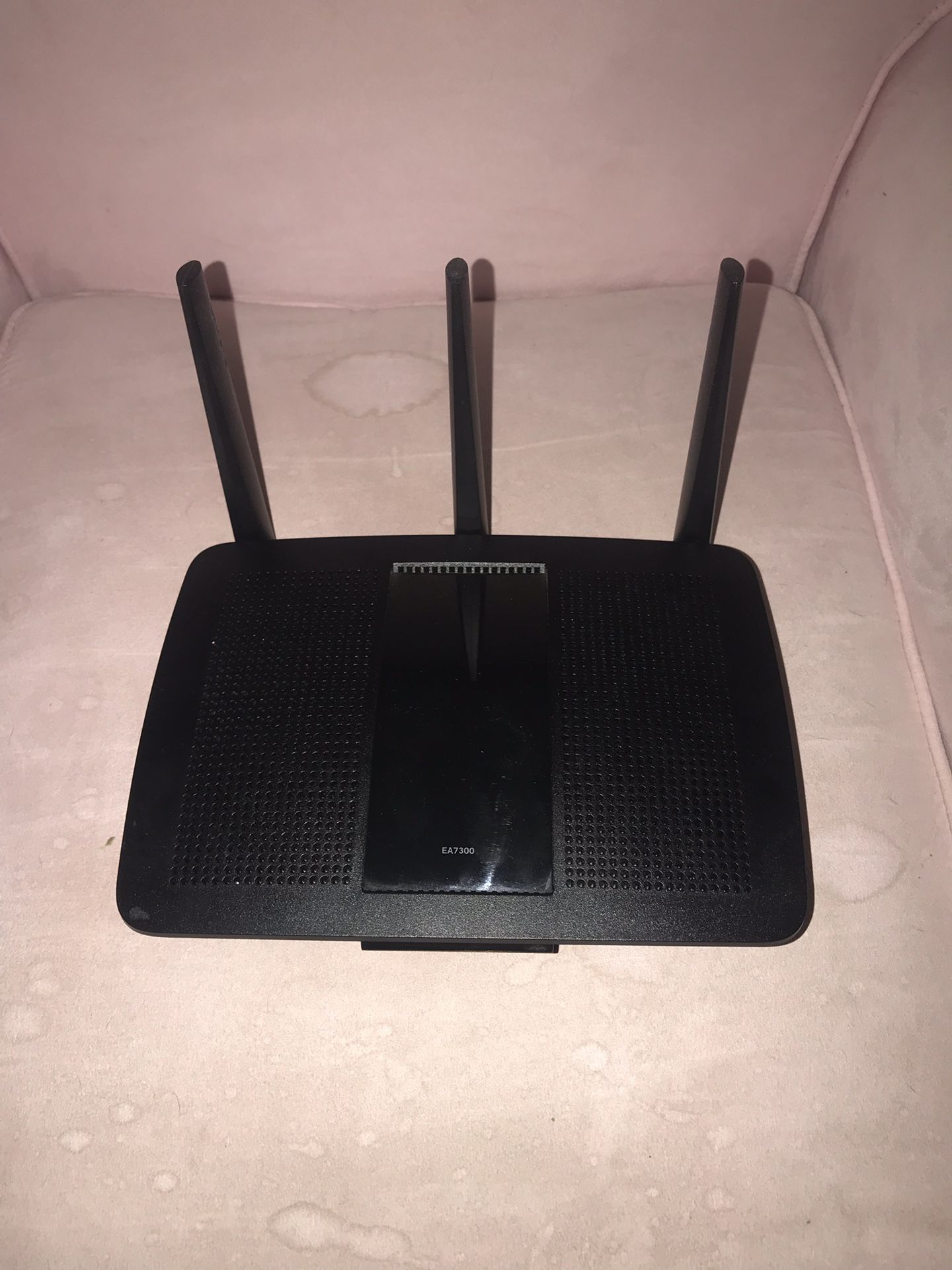 Linksys Wireless Router - Very Nice Strong Signal