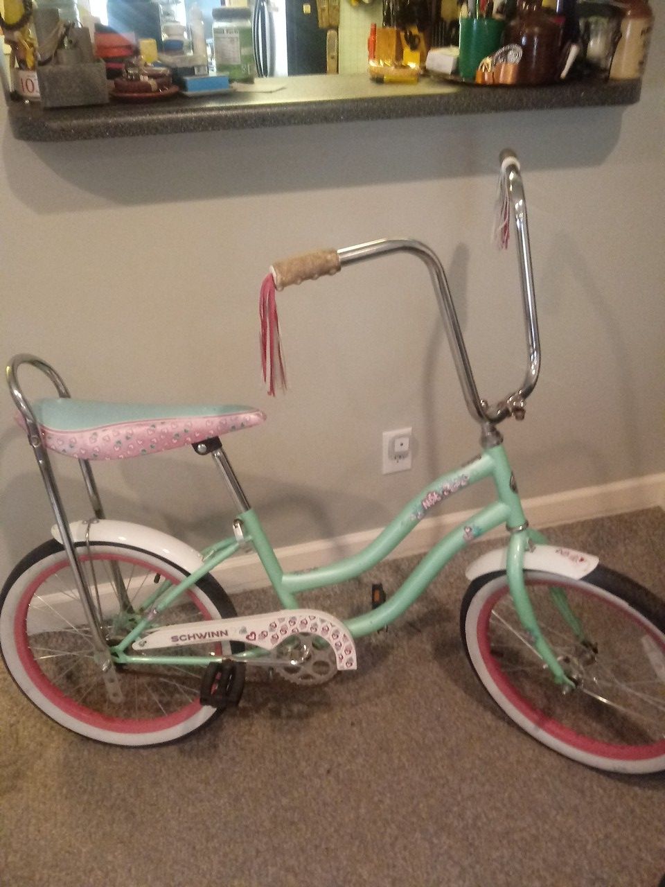 SCHWINN GIRLS 20 STINGRAY TYPE BIKE IN GTRAT SHAPE ASKIN 220 BUT MAKE OFFER JUS NOT CRAZY LOW