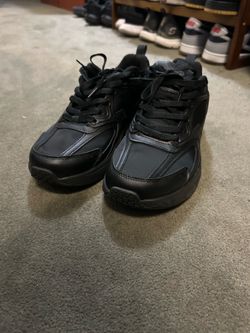 Non slip work shoes