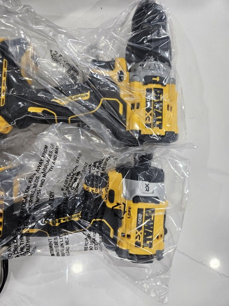 DEWALT 20V MAX XR Hammerdrill & Impact Driver Combo — Brand new, includes only one battery