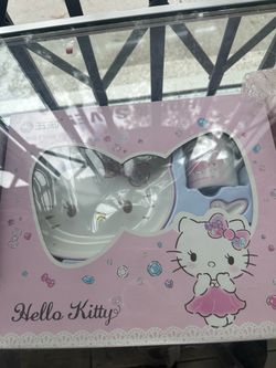 Hello Kitty Dinnerware Gift Set