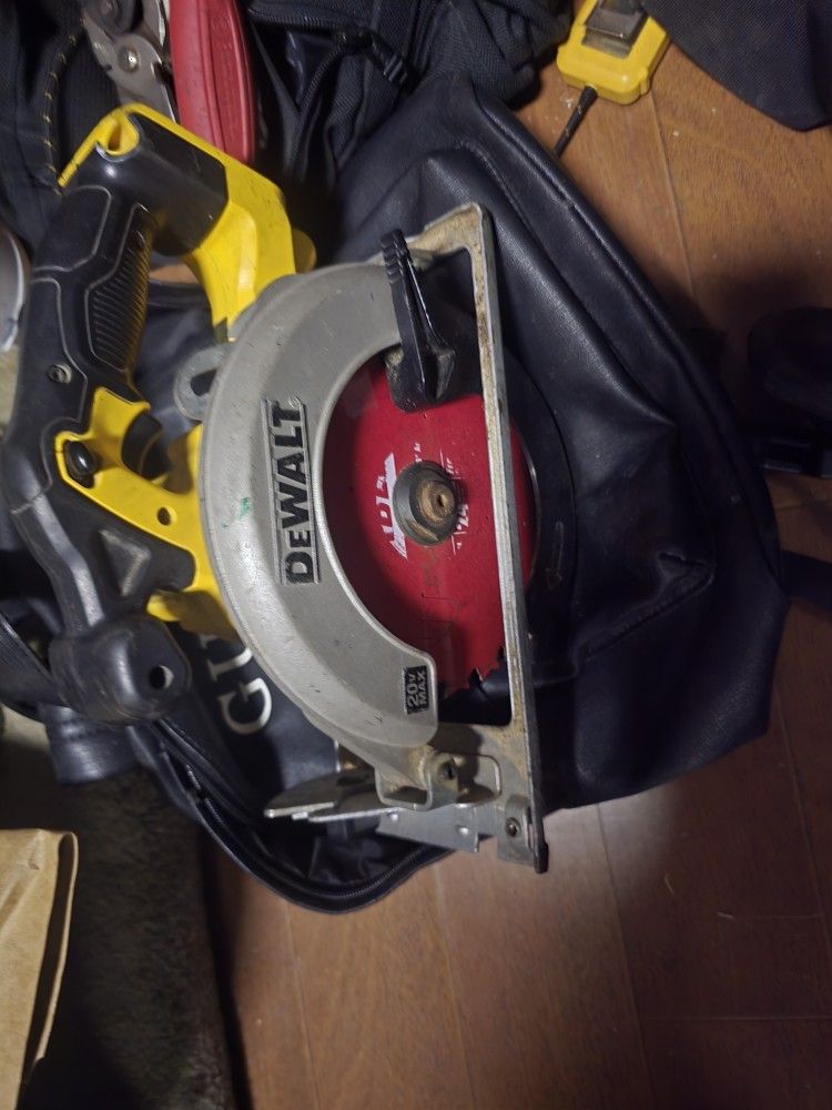 Dewalt Saw 