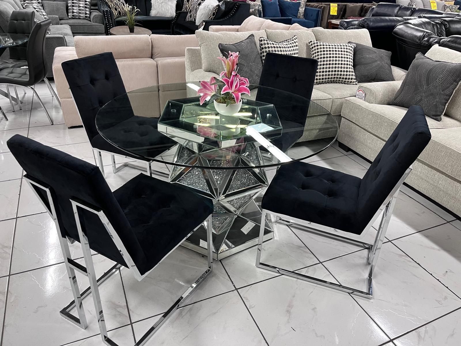 Modern Dining Set With Mirrored Base And Glass Top