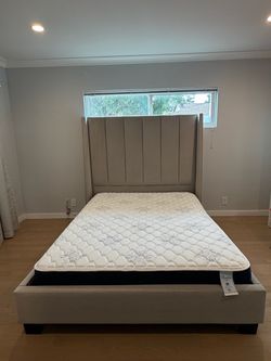 Elegant Upholstered Queen Bed Frame