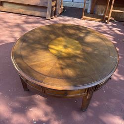 Vintage Round Wood Coffee Table – Elegant & Sturdy 