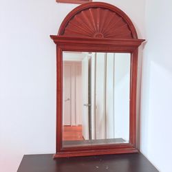 Large 4ft Full-Length Mirror plus table – mirror is in Excellent Condition