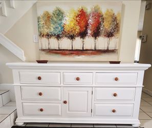 BROYHILL SOLID WOOD DRESSER EXCELLENT CONDITION DELIVERY AVAILABLE