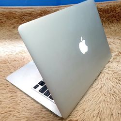 Apple MacBook Air 13” I5/8GB/256GB SSD $180