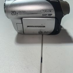 Sony HandyCam DCR-DVD92 Digital Mini DVD Video Camera Camcorder UNTESTED