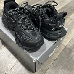 Balenciagas Track - FROM GOAT