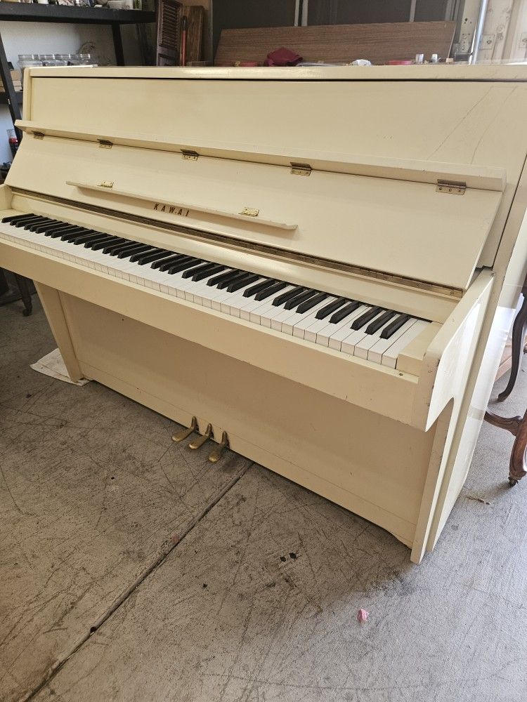 KAWAI WHITE PIANO FREE DELIVERY