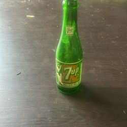 Vintage 7-Up bottle For Pick Up