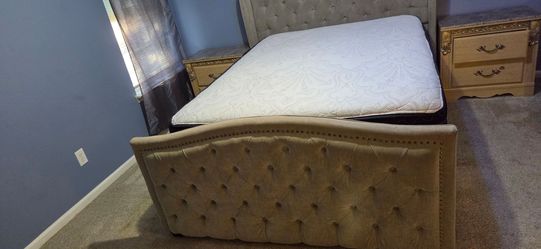 Bedroom furniture set