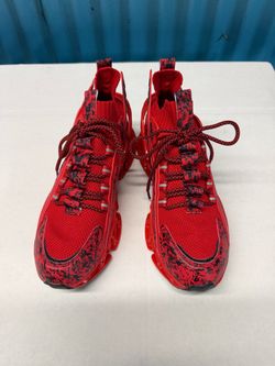 Men’s lightweight breathable sneaker, suitable for gym, jogging, casual wear. Fabric upper, TPU sole & cushioned footbed, 7 1/2 size.