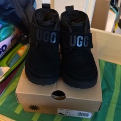 Toddler BoyUgg Boots (8c)