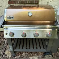 Weber GS4 4 Burner Grill In Mint Condition 