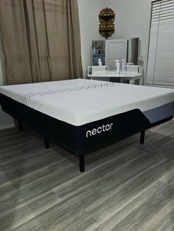 Like New Nectar Luxe Hybrid King Mattress