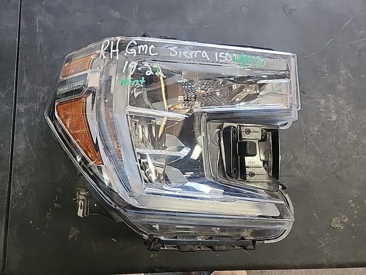 GMC Sierra 1500 Mint Passenger Right Side Headlight 2019 2020 2021 Part $490
