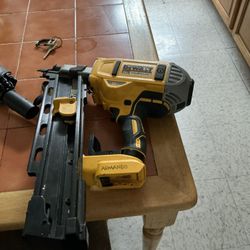 DEWALT 20V MAX* Framing Nailer Kit, 21-Degree