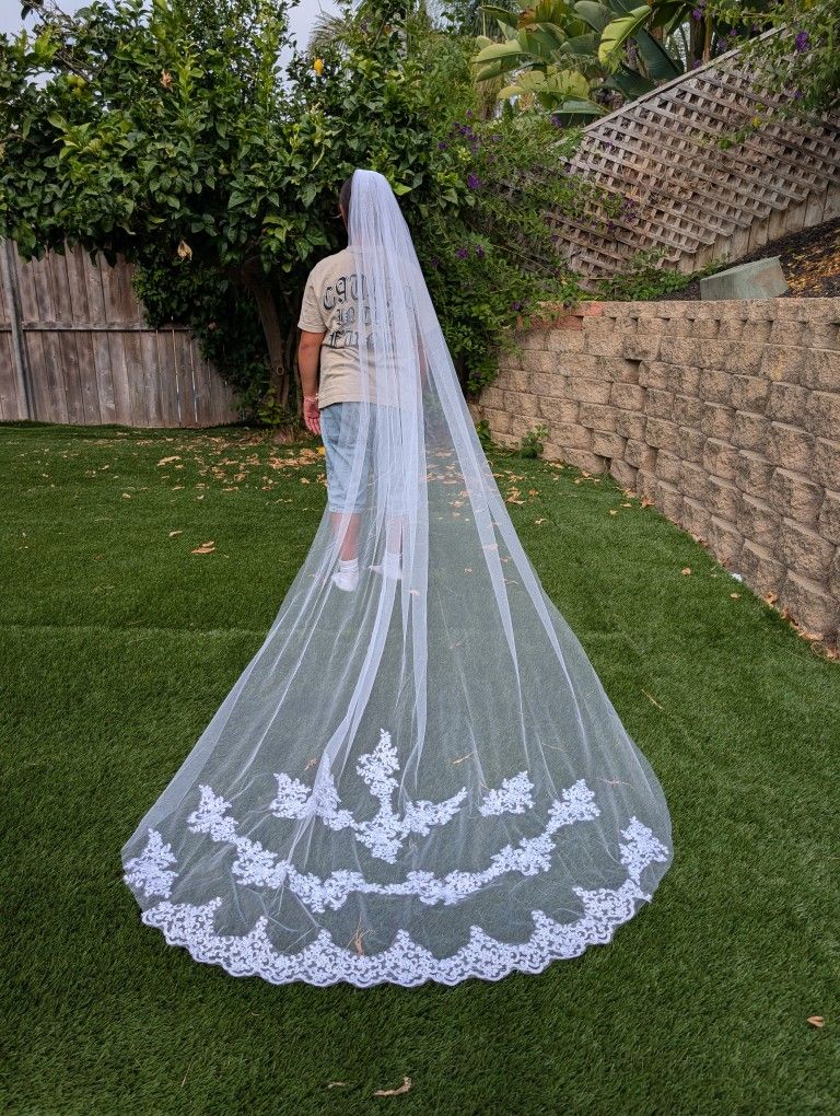 Brides Veil. NEW