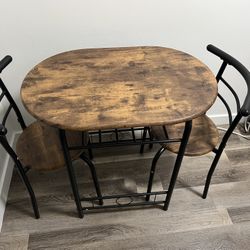 Cute Dining Table and Chairs 