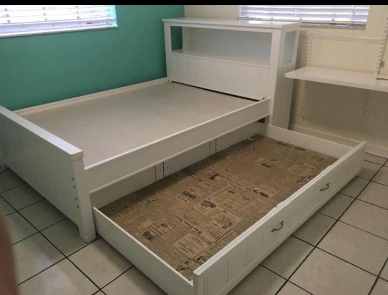 Full Size with pull out Twin BED for kids room!!