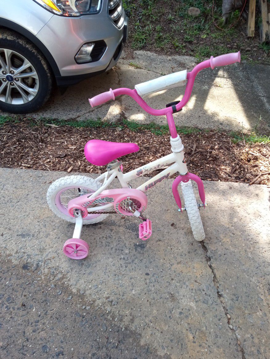 12 Inch Kids Bike In Excellent Condition Ready To Ride 