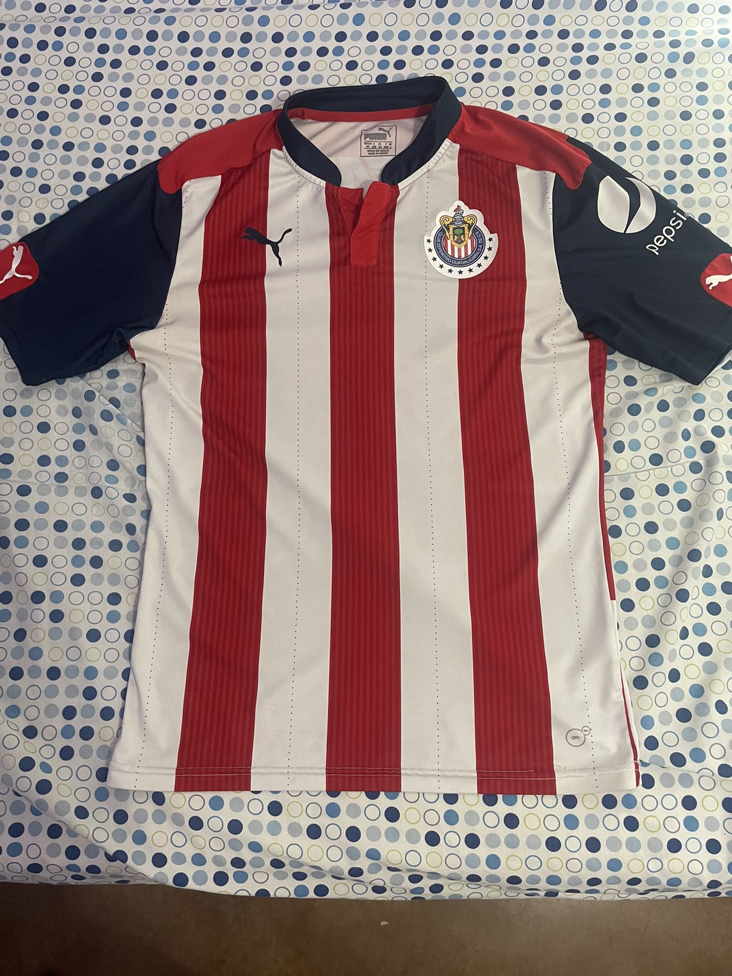 Chivas De Guadalajara Puma Jersey (11 Stars) original jersey! Size: Medium