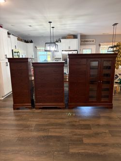 Bedroom dresser set