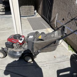 Craftsman EZ Walk Lawnmower With Honda Motor