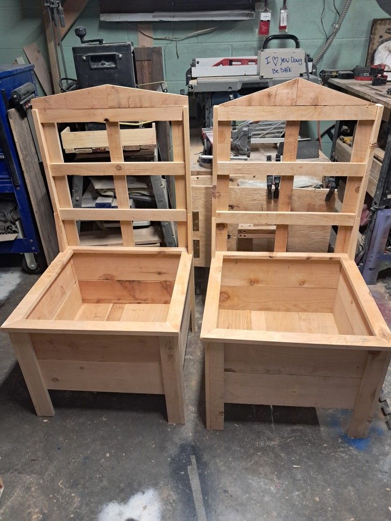 20x20x11 1/4 Cedar Planter With 5" rise and Trellis 