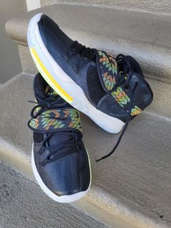 Nike Kyrie Basketball Sneakers size 10