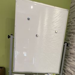Whiteboard w. Stand