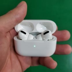 Apple earphones 3 are all new
