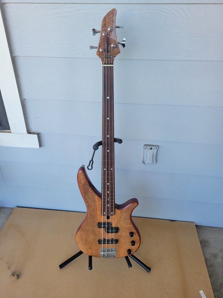 Yamaha Fretless Bass