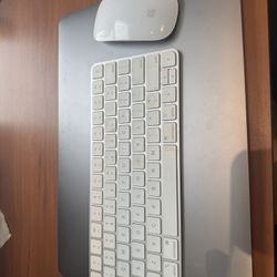 MacBook Pro 16” Bundle