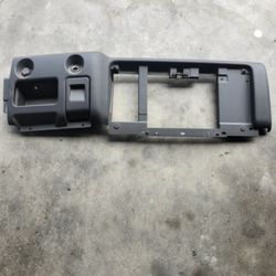 04 Silverado Glove Box Trim Assembly 