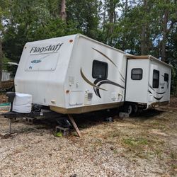 2015 26' Flagstaff RV, Fully Loaded Double Entry And 1 DS Pop-Out 