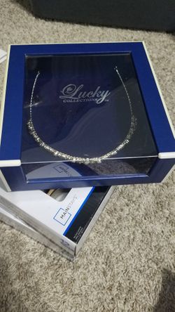 Exquisite Crown by Lucky