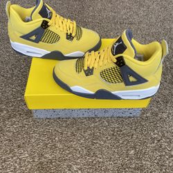 Air Jordan 4 Retro Lightning Size 6Y
