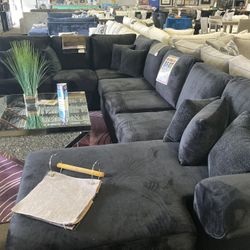 Black Sectional! $2699 🖤🚨🏠