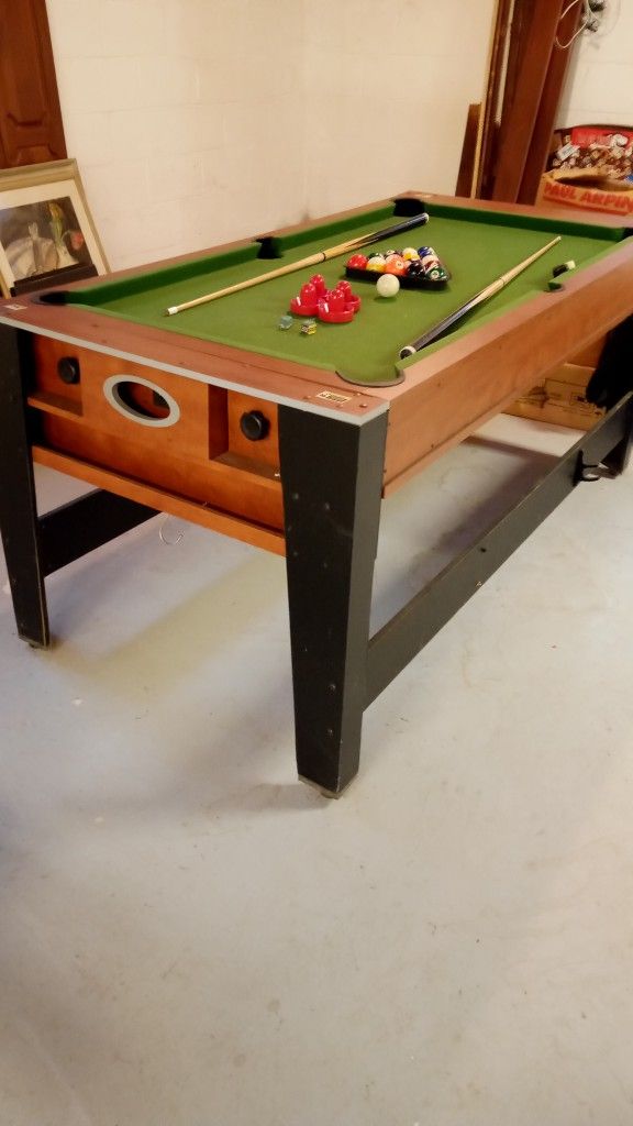 Mini Pool Table and Table Hockey (2 In One !) 
