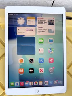 Apple iPad Silver with Home Button
