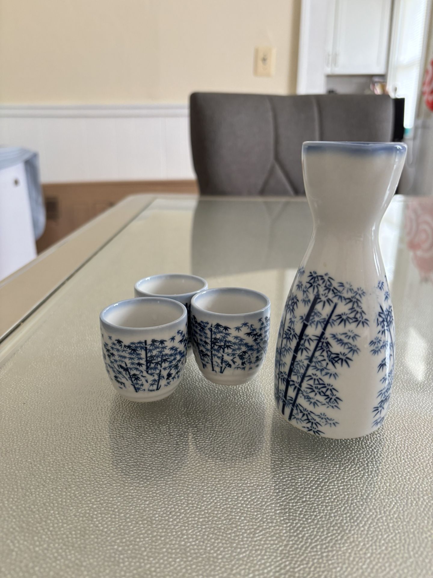 Vintage 4 Piece Sake Drinking Set