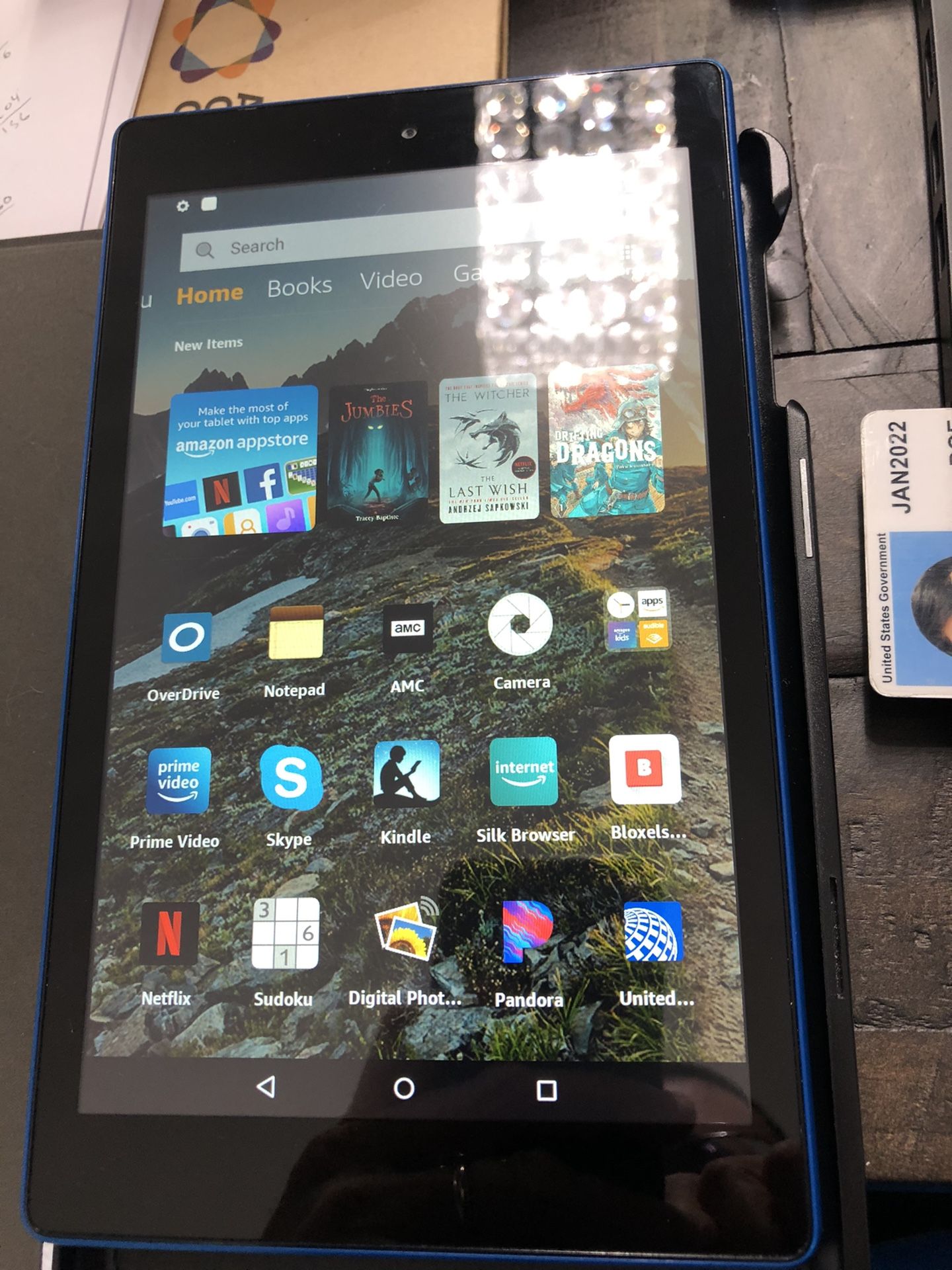 Kindle fire hd8 7th gen with case and micro sd