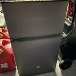 Ge Mini Fridge With Separate Freezer 3.1 Cu/ft