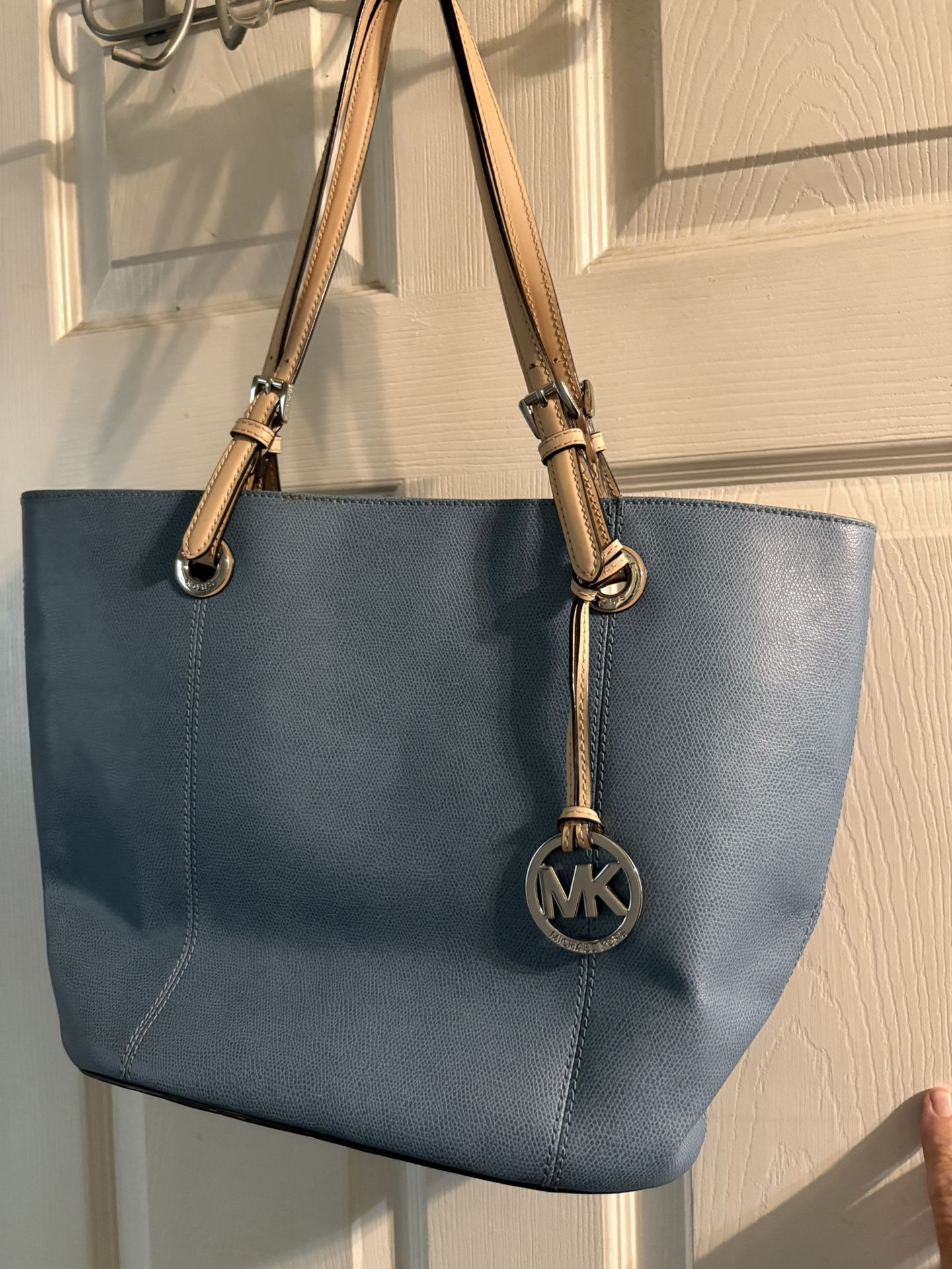 New Authentic Michael Kors Purse. $35.00