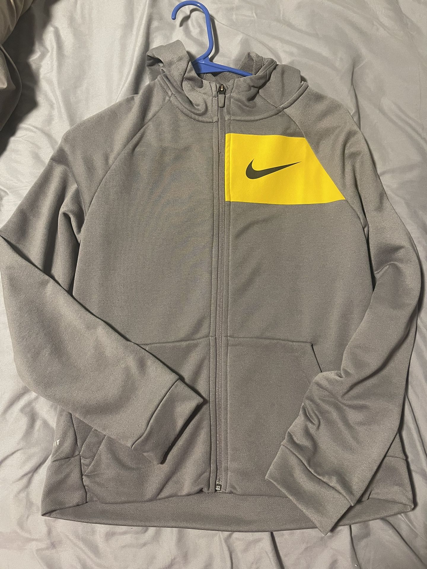 Nike Sweater Boys Size XL for Sale in El Monte, CA - OfferUp