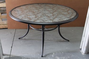 Round Outdoor Patio Dining Table with Umbrella Hole