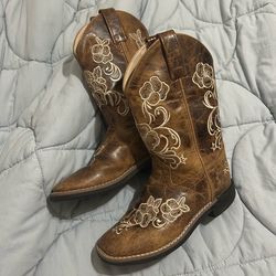 Girls boots size 2